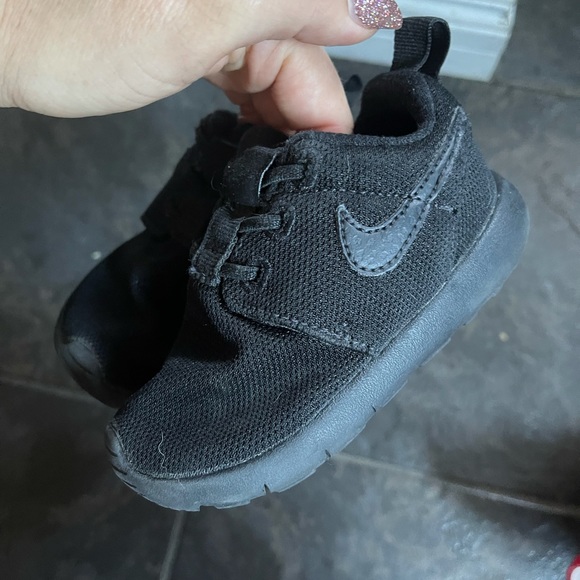 Toddler Nike Roshe - Picture 2 of 3